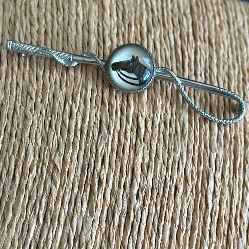 Vintage horse and riding crop Reverse painting equestrian silver tone brooch - Picture 2 of 10